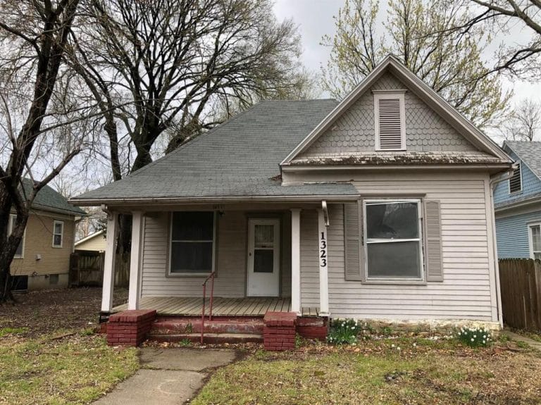 Sweet Handyman Special Cottage in Parsons Kansas Under 11K Sold