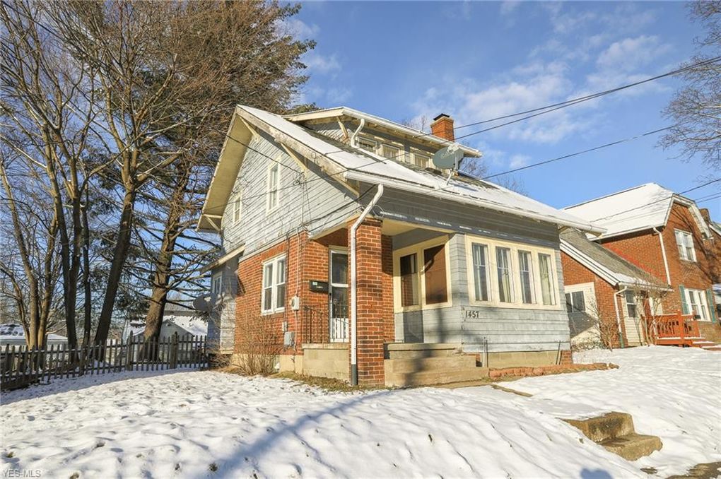 c.1945 Neat As A Pin MoveIn Ready Bungalow on 2 Lots Elkville IL 47K