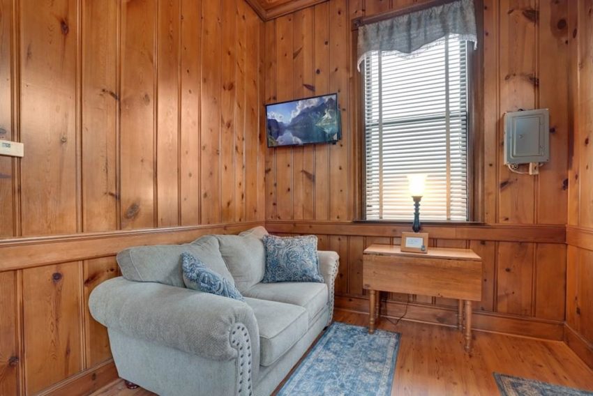 Under 100K Sunday c.1915 Converted Bank For Sale 20 Minutes From