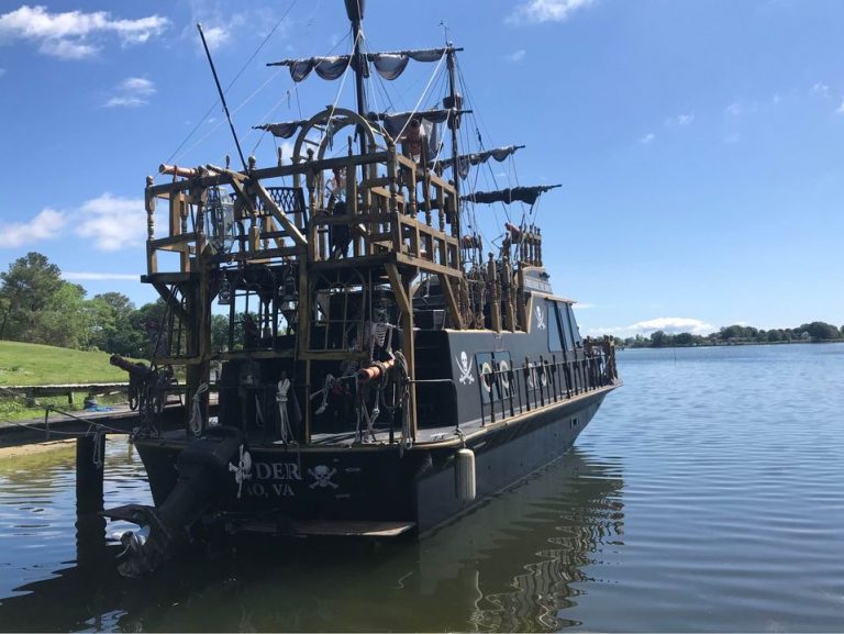c.1988 Pirate Ship Holiday Mansion Houseboat For Sale, Callao, VA