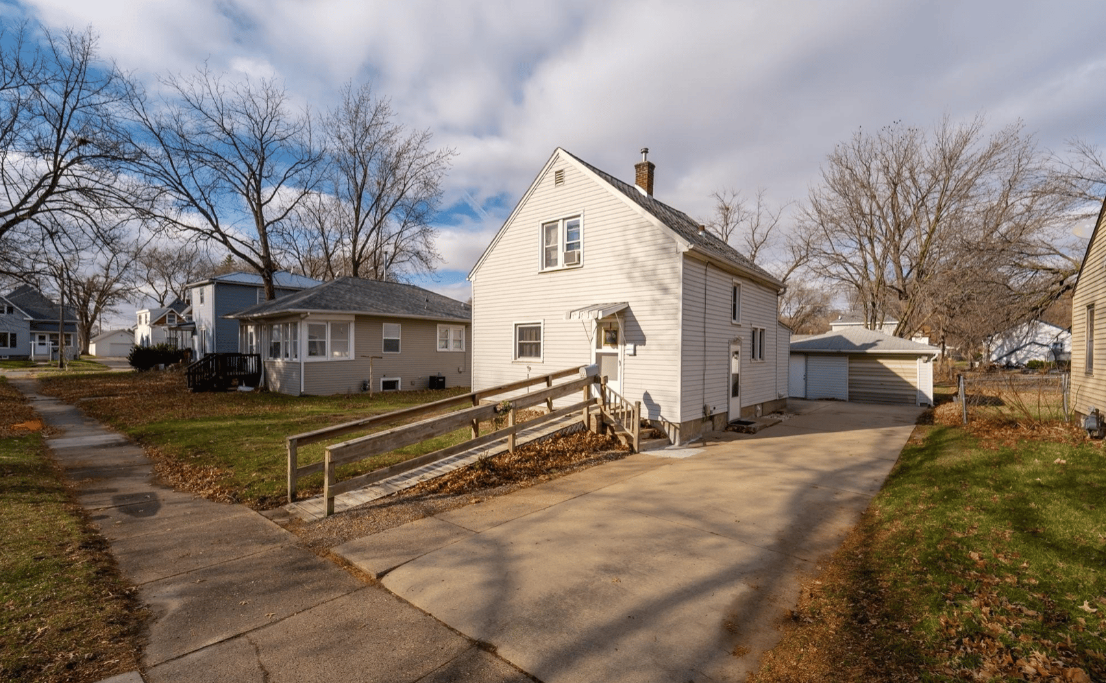 Circa 1906 Affordable Home in Waterloo, IA 55K