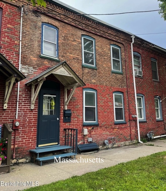 Massachusetts row house for sale