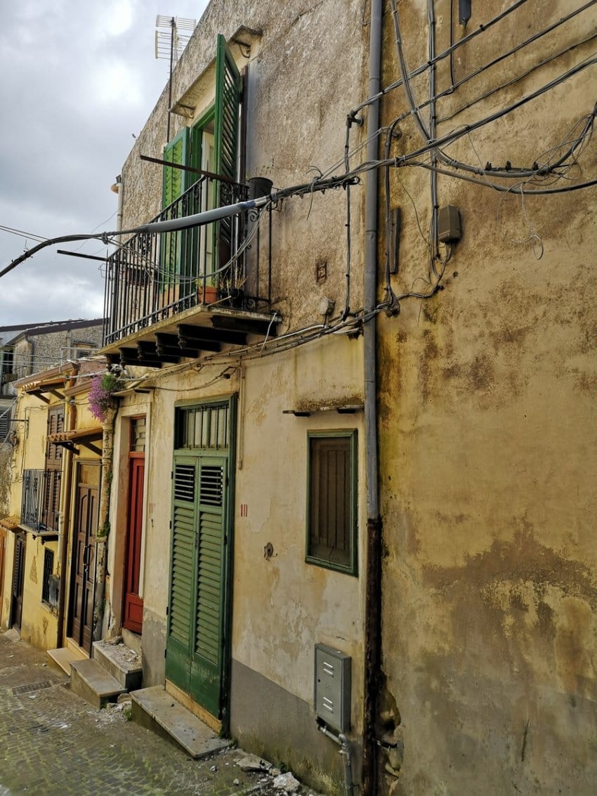 Sicily Home For Sale Under 16K USD Less Than 1 Hr to Coast Old