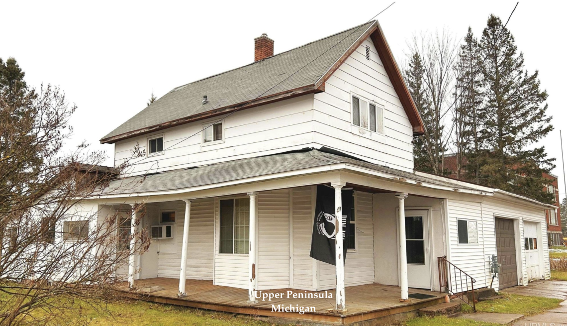 Upper Peninsula Michigan handyman special for sale