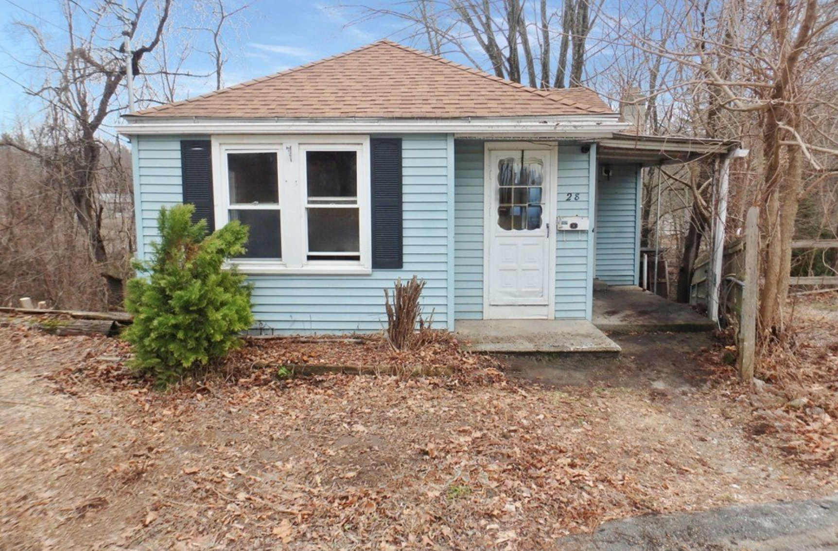 c.1950 Fixer Upper Cottage For Sale in Rhode Island Under $170K