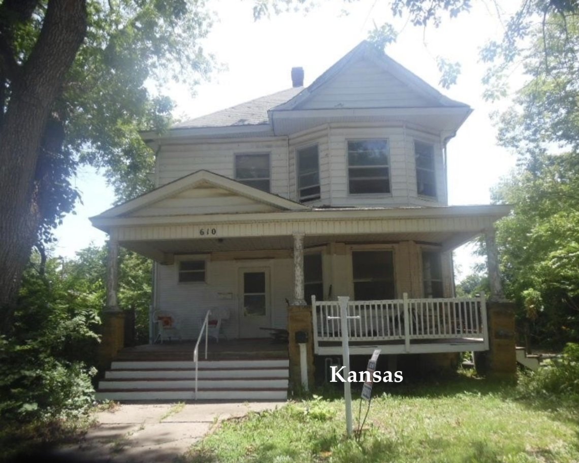 Kansas handyman special Victorian