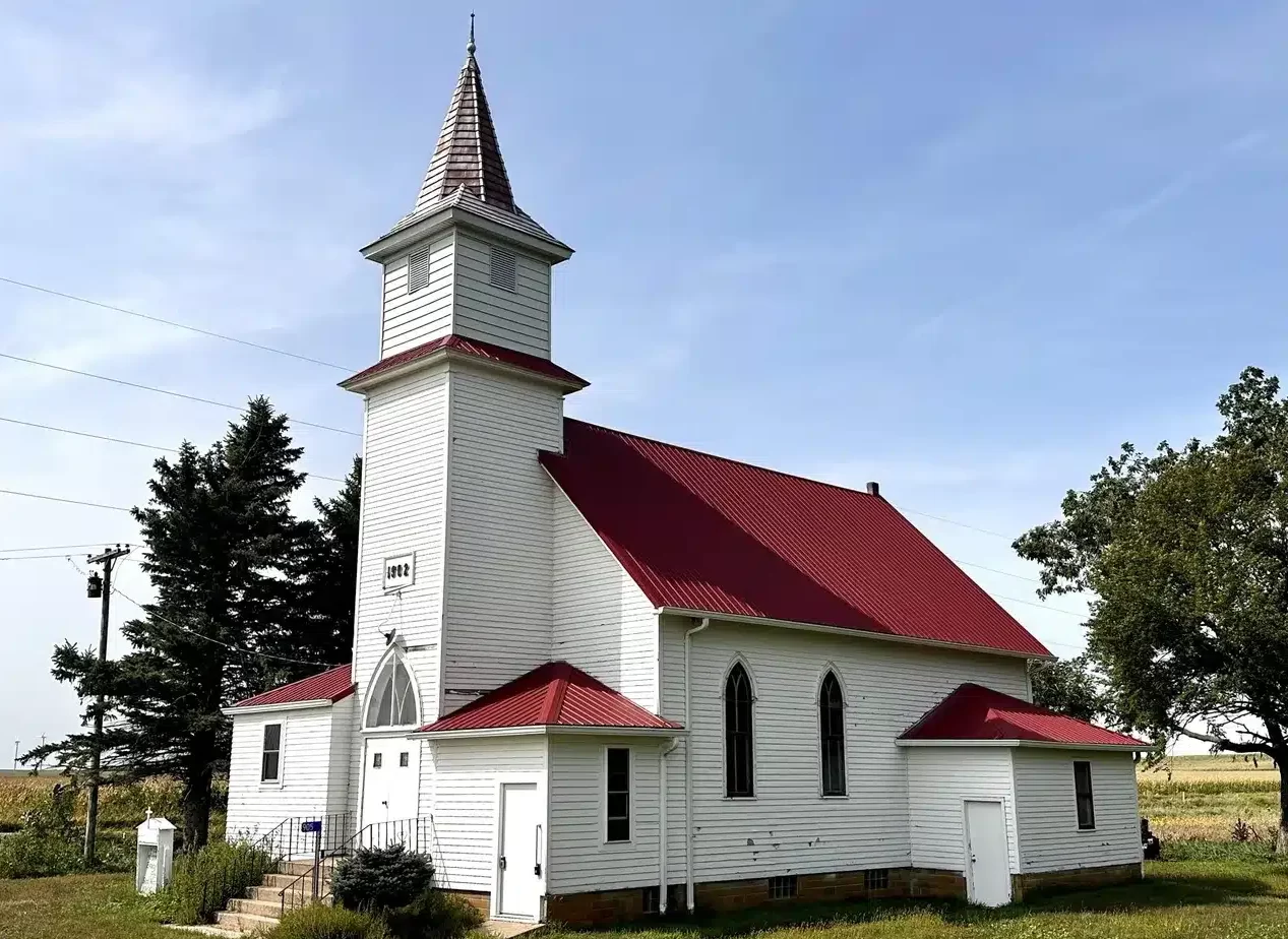 Old Country Church(中古品) c.1902 Iowa Country Church For Sale on 1 Acre $59K