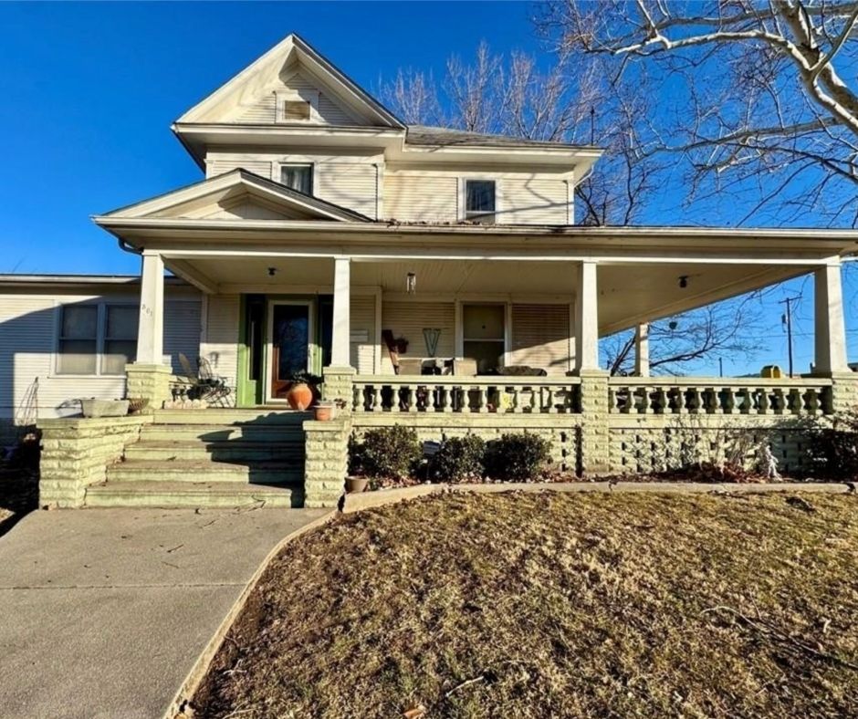 Kansas Queen Anne for sale
