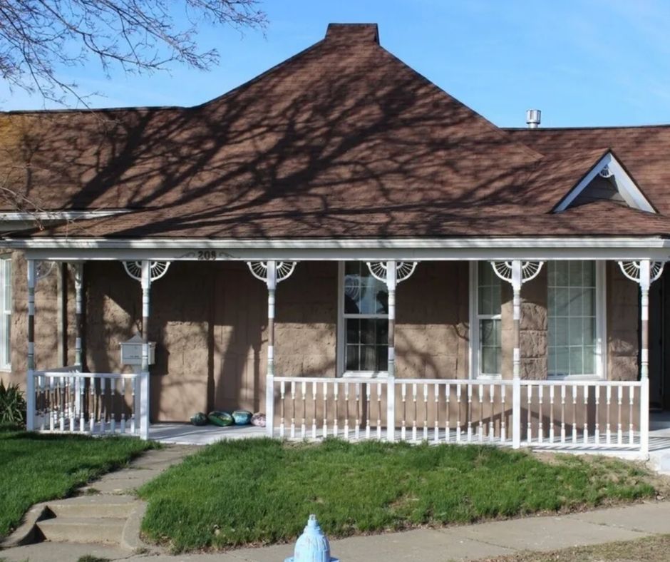 Washington rusticated block home
