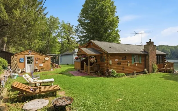 waterfront new york log home