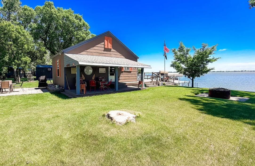 Tiny Lakefront Cabin