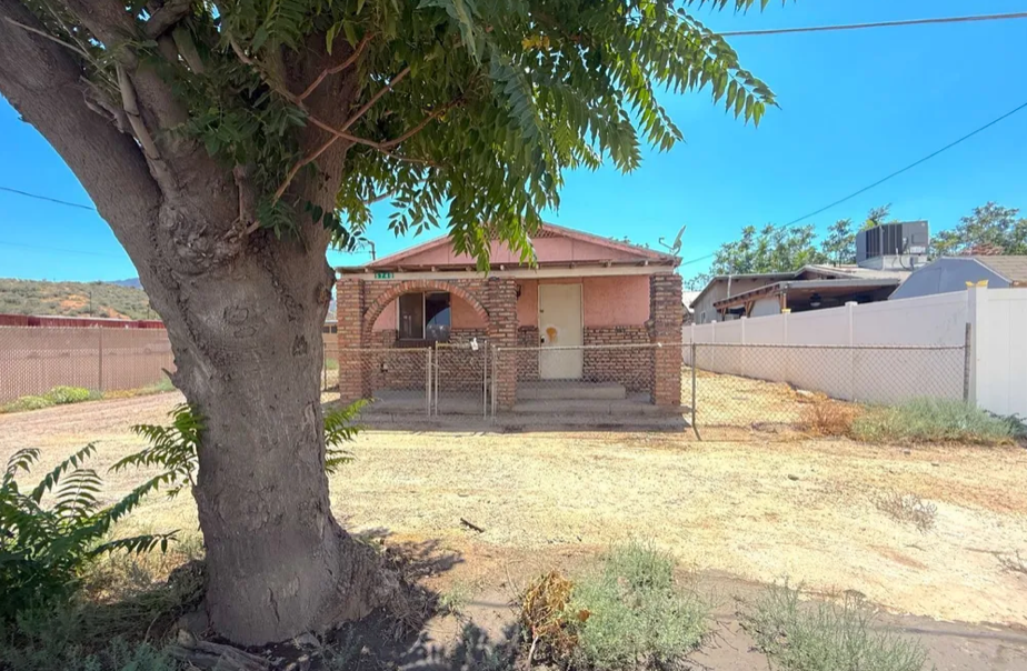 arizona shoe box style home